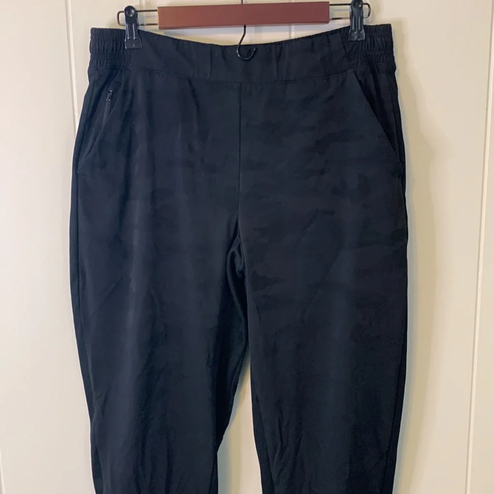Athleta Black Camo Lined Brooklyn Jogger Commute Travel Pant #985549 Size 12